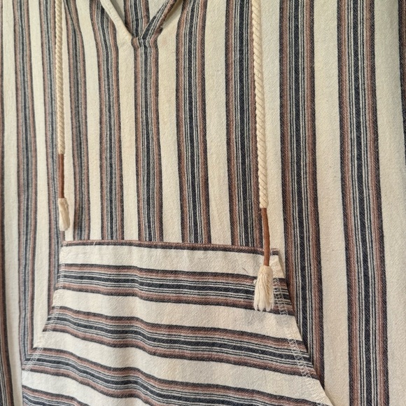 Striped Woven Pullover - Picture 4 of 6